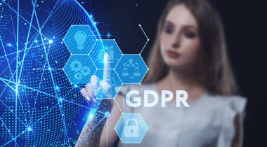 İş, Teknoloji, İnternet ve ağ konsepti. Genç işadamı geleceğin sanal ekranı üzerinde çalışıyor ve GDPR yazısını görüyor.