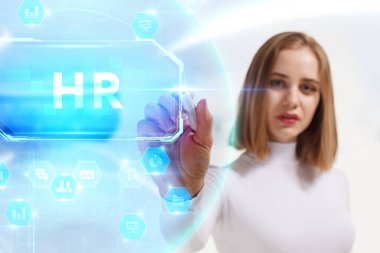 İş, Teknoloji, İnternet ve ağ konsepti. Genç işadamı geleceğin sanal ekranı üzerinde çalışıyor ve yazıyı görüyor: