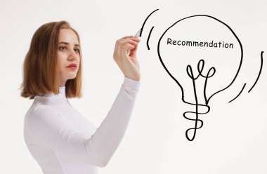 İş, teknoloji, internet ve ağ konsepti. Genç işadamı başarılı büyüme adımları üzerinde düşünüyor: Tavsiye