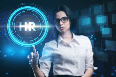 İş, Teknoloji, İnternet ve ağ konsepti. Genç işadamı geleceğin sanal ekranı üzerinde çalışıyor ve yazıyı görüyor.: 