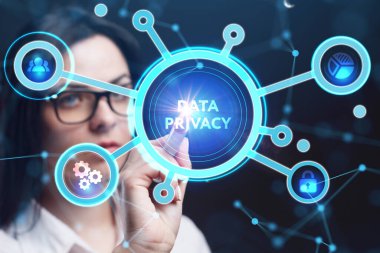 İş, Teknoloji, İnternet ve ağ konsepti. Genç işadamı geleceğin sanal ekranı üzerinde çalışıyor ve yazıyı görüyor.: 