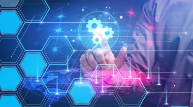 İş, Teknoloji, İnternet ve ağ konsepti. Genç işadamı geleceğin sanal ekranı üzerinde çalışıyor ve yazıyı görüyor.: 