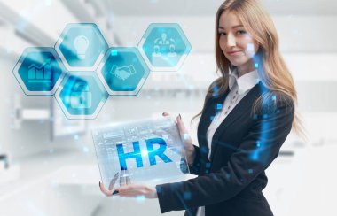 İş, Teknoloji, İnternet ve ağ konsepti. Genç işadamı geleceğin sanal ekranı üzerinde çalışıyor ve yazıyı görüyor: