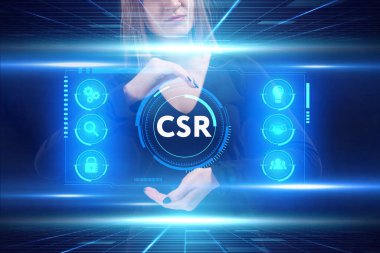 İş, Teknoloji, İnternet ve ağ konsepti. Genç işadamı geleceğin sanal ekranı üzerinde çalışıyor ve CSR yazısını görüyor.