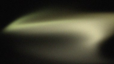 Siyah arkaplanda soluk köşegen ışınları içeren pürüzlü doku soyut kahverengi arkaplan