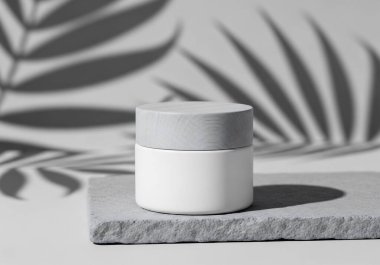 Palmiye yapraklı kozmetik ürün podyumu, 3 boyutlu..