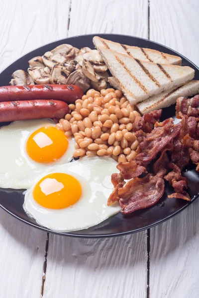 Англійський Сніданок Яйця Гриби Квасоля Сосиски Беконом — стокове фото