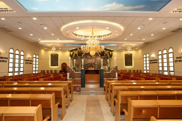 İsrail, Ashdod- 19 Şubat 2016: Sinagogun İçi. Sinagog - Yahudi Kutsal Yeri, Yahudi Tapınağı