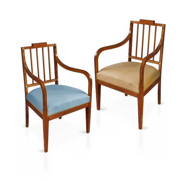 Staré Dřevěné Židle Izolovaných Bílém Pozadí — Stock fotografie