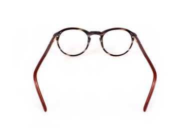 Bir portreye başvurmak için beyaz arkaplanda izole edilmiş gözlük