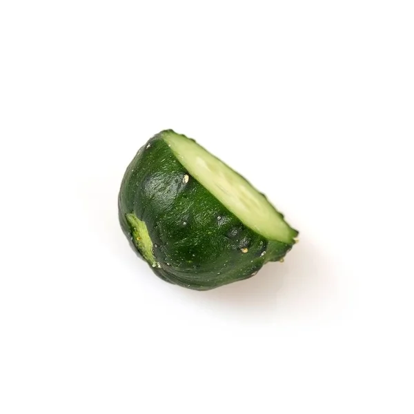 Verse Groene Komkommer Plakjes Geïsoleerd Witte Achtergrond — Stockfoto