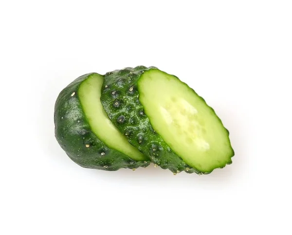 Verse Groene Komkommer Plakjes Geïsoleerd Witte Achtergrond — Stockfoto