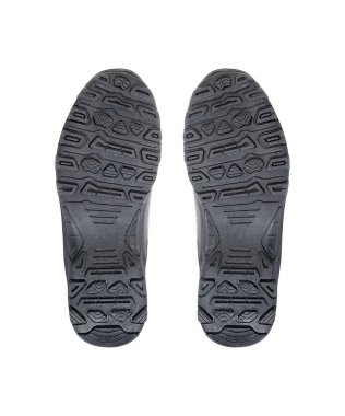 Beyaz arka plan üzerinde izole spor ayakkabı sole