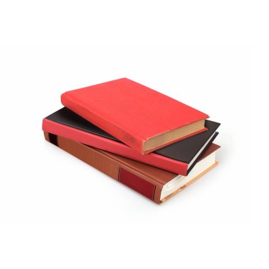 Beyaz arka plan üzerinde izole kitap yığınları