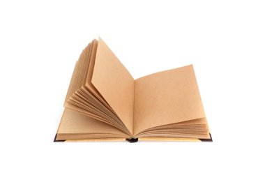 Beyaz arkaplanda izole edilmiş boş el işi kağıtları olan defter