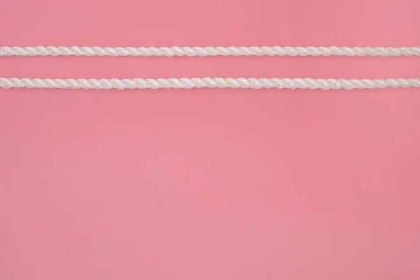 Corda Seta Bianca Isolata Sfondo Rosa — Foto Stock