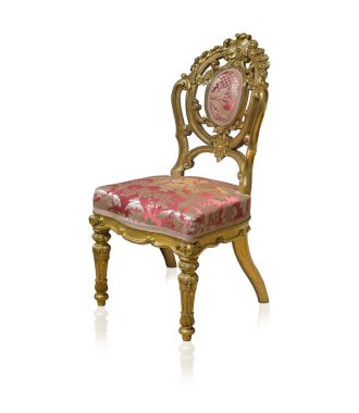 Beyaz arka plan üzerinde izole antik altın sandalye. Kırpma yolu ile tasarım öğesi