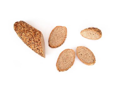 Ekmek beyaz arkaplanda izole edildi