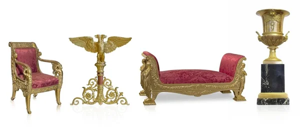 白い背景に隔離された黄金の椅子の花瓶とソファ — ストック写真