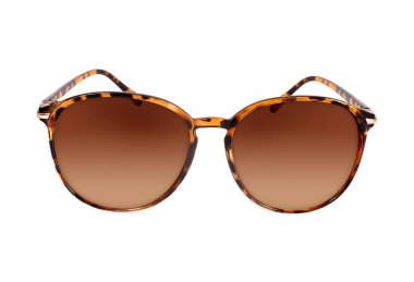 Bir portreye başvurmak için beyaz arkaplanda izole edilmiş güneş gözlükleri