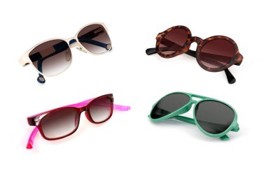 Bir portreye başvurmak için beyaz arkaplanda izole edilmiş güneş gözlüğü seti