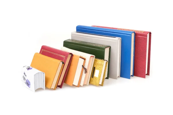 Stapel Boeken Kleur Omslagen Met Witte Platen Geïsoleerd Een Witte — Stockfoto