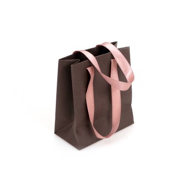 Kahverengi kese kağıdı beyaz arkaplanda izole edilmiş