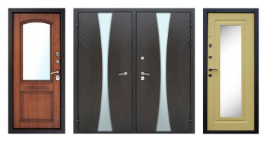 Beyaz arka planda izole edilmiş metal kapı modelleri.