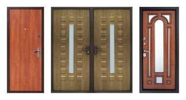 Beyaz arka planda izole edilmiş metal kapı modelleri.