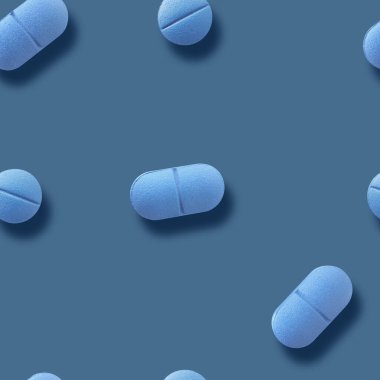 Kusursuz desen: Sarı arka planda izole edilmiş renkli çörekler