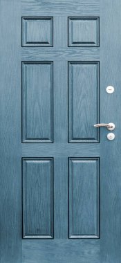 Giriş metali kapı modeli beyaz arkaplanda izole edildi