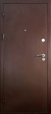 Giriş metali kapı modeli beyaz arkaplanda izole edildi