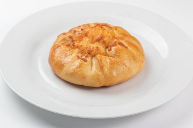 Buharda pişmiş etli börek.
