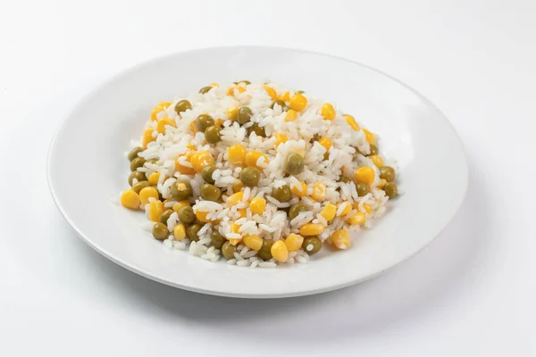 Kaleidoscoop Salade Van Rijst Maïs Groene Erwten Een Witte Schotel — Stockfoto