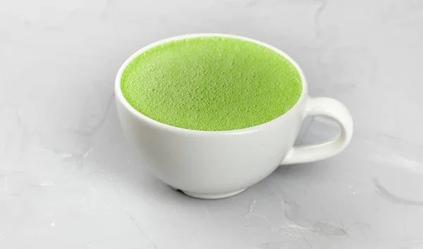 Coupe Blanche Café Matcha Chaud Sur Fond Béton — Photo