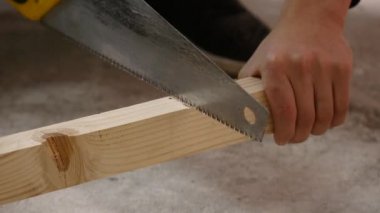 işçi ahşap el testere gördüm