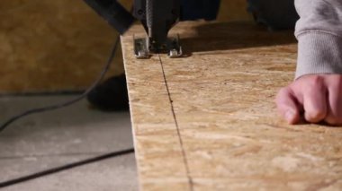 Elektrik fretsaw kontrplak testere. yakın çekim. Önden Görünüm