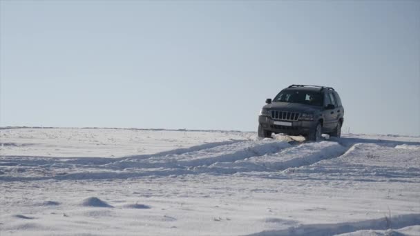 Auto, Nachtfahrt, Schneeglätte — Stockvideo