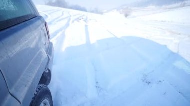 21.01.2018, Chernivtsi, Ukrayna - karlı jantlar ve karda, yakından görmek sürüş kış lastikleri ile Suv