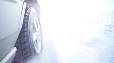 Kar kamerada flicking ile kalın kar üzerinden sürüş 21.01.2018, Chernivtsi, Ukrayna-