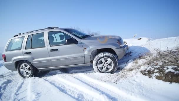 21.01.2018, Tjernivtsi, Ukraina - 4 x 4 vintern extrem rida snö fält — Stockvideo