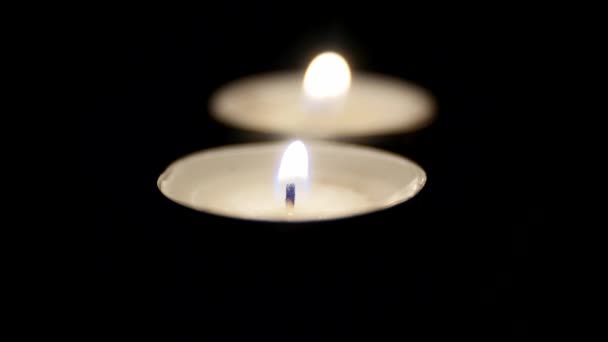 烛光。小蜡烛排成一盏灯 — 图库视频影像