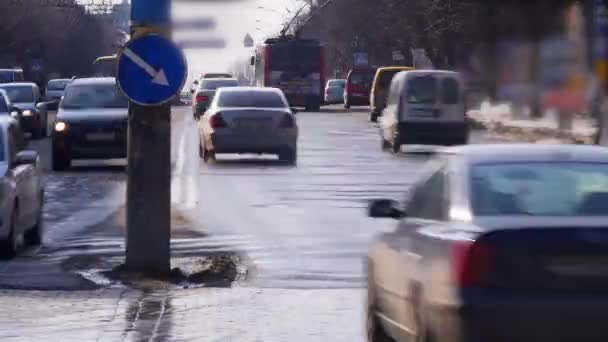 Tidsfördröjning för bilar på vägarna — Stockvideo