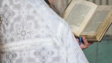 Papaz Kilisesi İncil okuma.