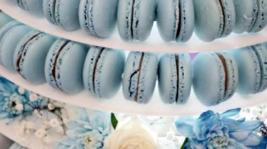 Macarons kule mavi. Fransız tatlılar, tatlılar, şeker. Şeker çubuğu