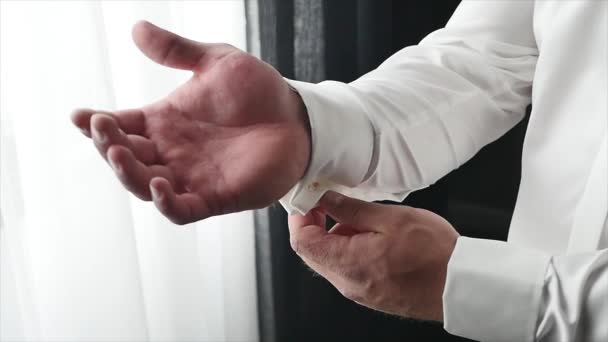 The groom wears a tie and cufflinks boutonniere — Stock Video