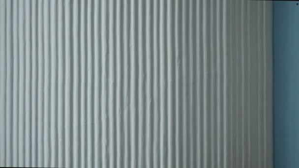 Abstrakt vit nterior med färgade skär. Arkitektoniska bakgrund — Stockvideo