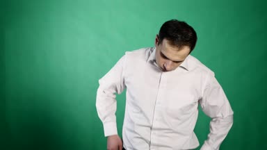 Chroma anahtar yeşil ekran yorgun yakışıklı adam