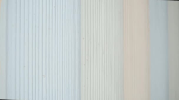 Absztrakt fehér nterior külső, színes betétekkel. Építészeti háttér — Stock videók