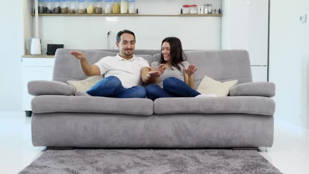 Férj és feleség szórakozni — Stock videók